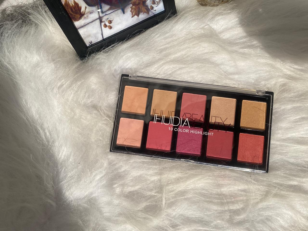 HUDA BEAUTY HIGHLIGHTER PALETTE